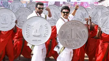 Задник до фильму"F3: ఫన్ అండ్ ఫ్రస్టేషన్" #478782