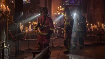 Задник до фильму"Notre-Dame brûle" #388164
