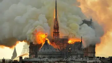Задник до фильму"Notre-Dame brûle" #388167