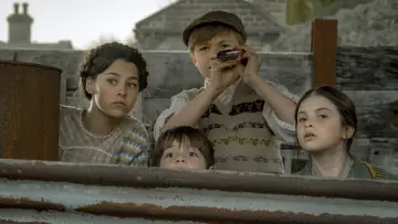 Задник до фільму "The Railway Children Return" #1860962