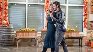 Задник до фильму"Roadhouse Romance" #436422