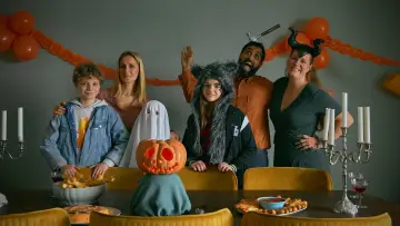 Задник до фільму "Forsvundet til Halloween" #1882091