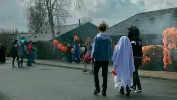 Задник до фільму "Forsvundet til Halloween" #1882093
