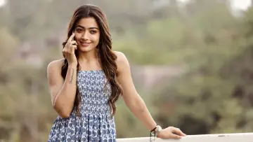 Задник до фільму "ఆడవాళ్లు మీకు జోహార్లు" #1150437