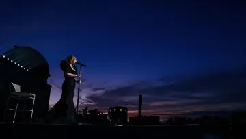 Задник до фильму"Adele One Night Only" #411189