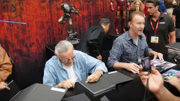 Задник до фільму "Comic-Con Episode IV: A Fan