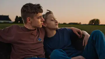 Задник до фильму"Close" #186567