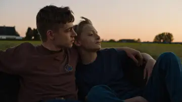 Задник до фильму"Close" #186572