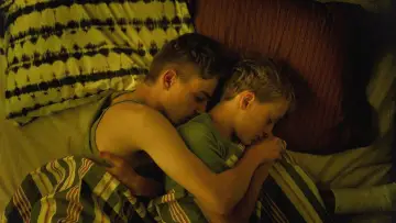 Задник до фильму"Close" #186573
