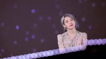 Задник до фильму"아이유 2019 투어 콘서트 <러브, 포엠> 인 서울" #461002