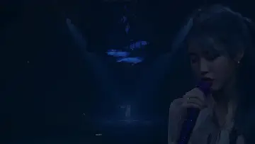 Задник до фильму"아이유 2019 투어 콘서트 <러브, 포엠> 인 서울" #461004