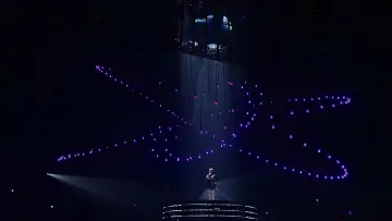 Задник до фильму"아이유 2019 투어 콘서트 <러브, 포엠> 인 서울" #461007