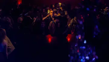 Задник до фильму"Disco Boy" #190943