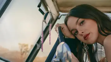 Задник до фильму"OLIVIA RODRIGO: driving home 2 u (a SOUR film)" #394117
