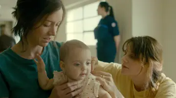 Задник до фильму"Le Sixième Enfant" #479756