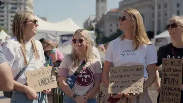 Задник до фильму"What Is a Woman?" #1073287
