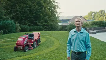 Задник до фільму "Ailleurs si j