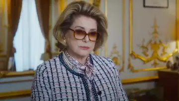 Задник до фильму"Bernadette" #372599