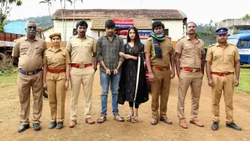 சட்டம் என் கையில் постер