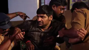 Задник до фільму "சட்டம் என் கையில்" #983113