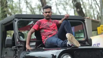 Задник до фильму"സ്വർഗ്ഗത്തിലെ  കട്ടുറുമ്പു" #503422
