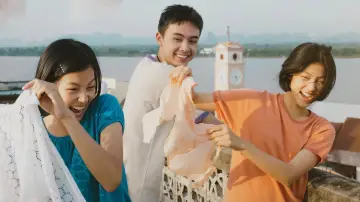 Задник до фильму"เธอกับฉันกับฉัน" #487496