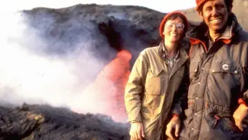 Задник до фильму"The Fire Within: A Requiem for Katia and Maurice Krafft" #458366