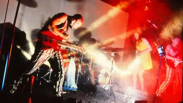 Задник до фільму "Butthole Surfers: The Hole Truth and Nothing Butt" #1639858