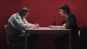 Задник до фильму"Première affaire" #1082561