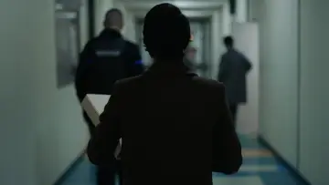 Задник до фильму"Première affaire" #1082569