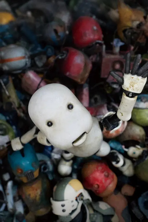 Постер до фільму "JUNK WORLD"