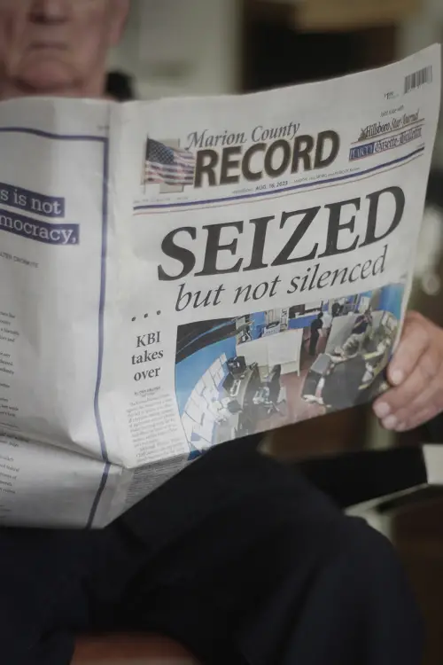 Постер до фільму "Seized"