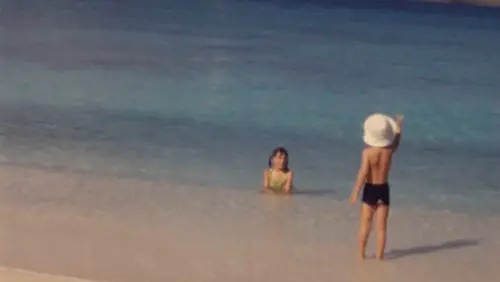 Відео до фільму Postcard (Or, from afar, you are a mirage) | Postal (O, desde la distancia eres un espejismo) | Carolina Astudillo Mu&ntilde;oz | Trailer | D'A 2024