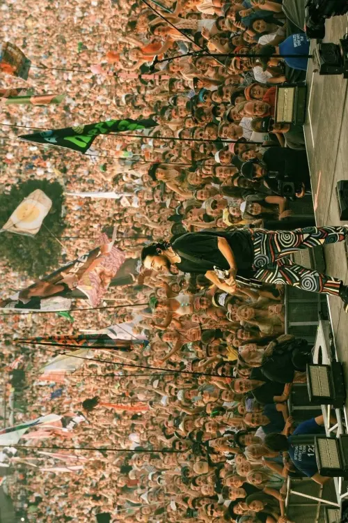 Постер до фільму "Noah Kahan - Live at Glastonbury 2025"