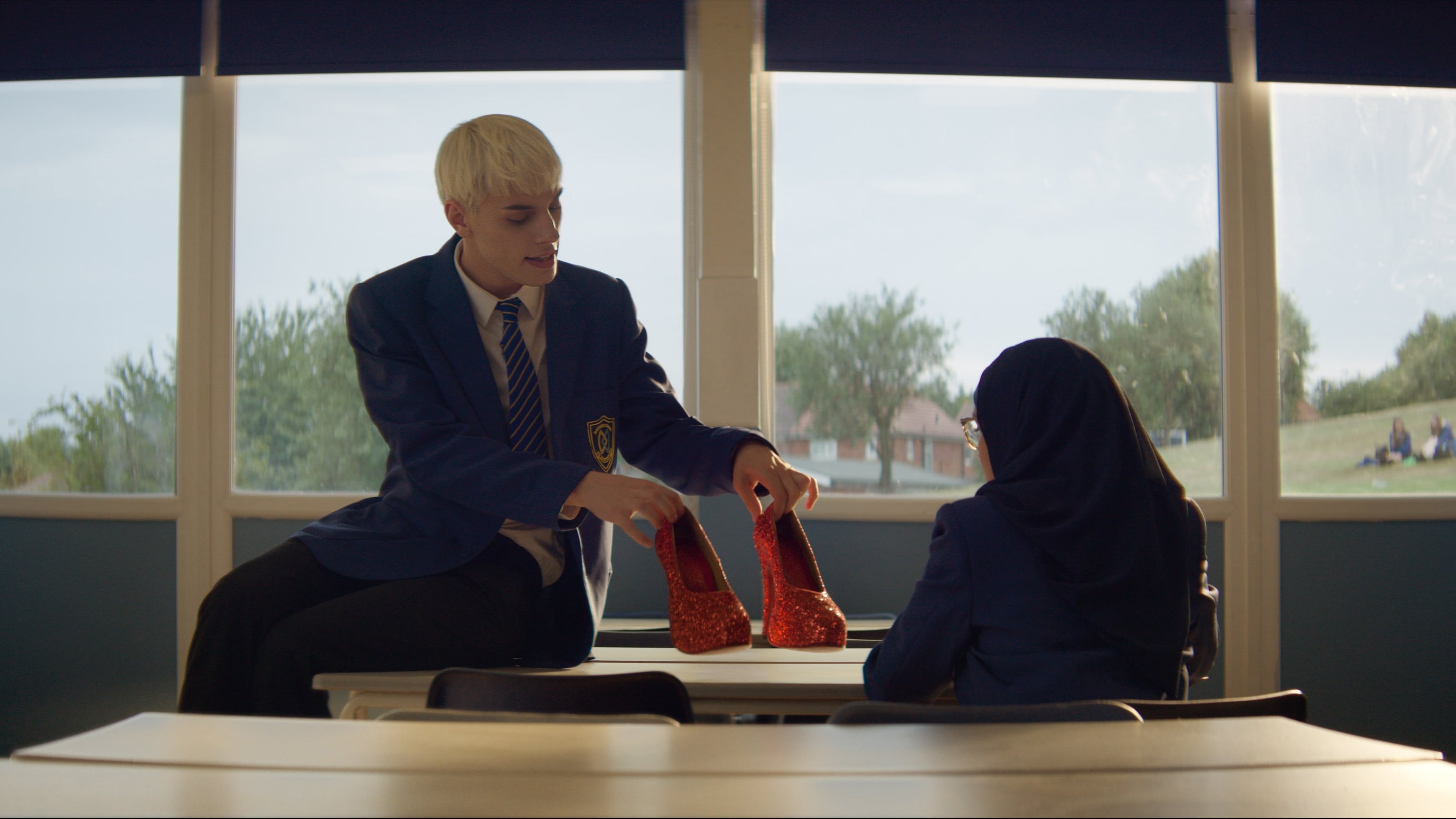 Відео до фільму Усі говорять про Джеймі | Official Trailer