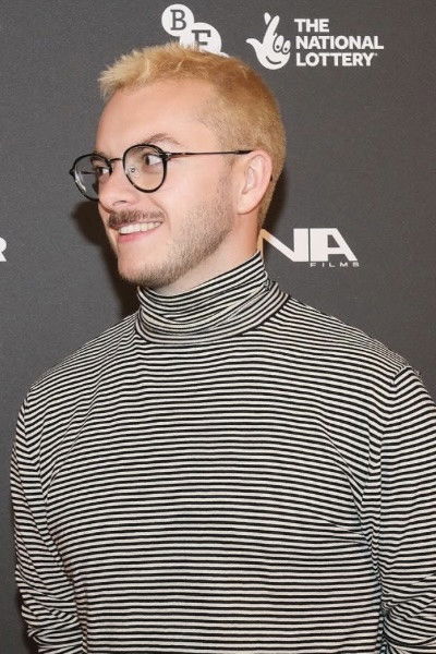 Фото  (Elliot Tuttle)