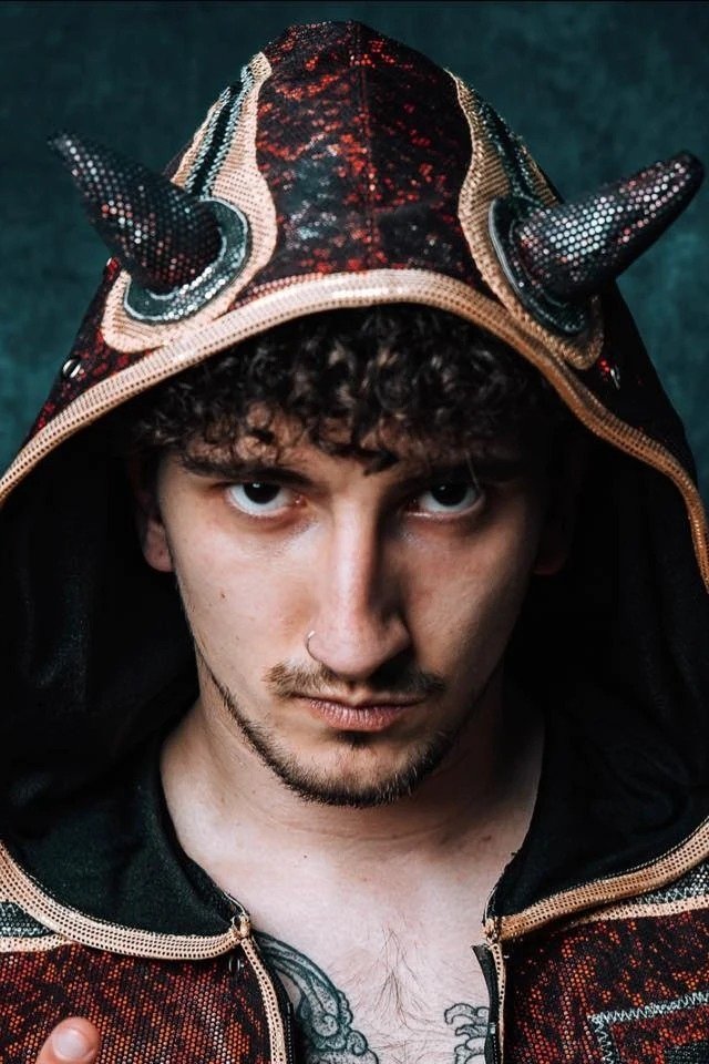 Фото  (Daniel Blackett)