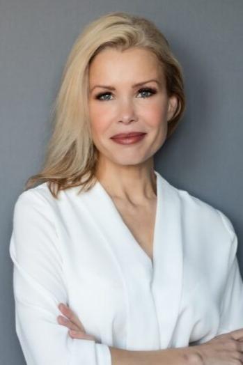 Фото  (Melinda Messenger)