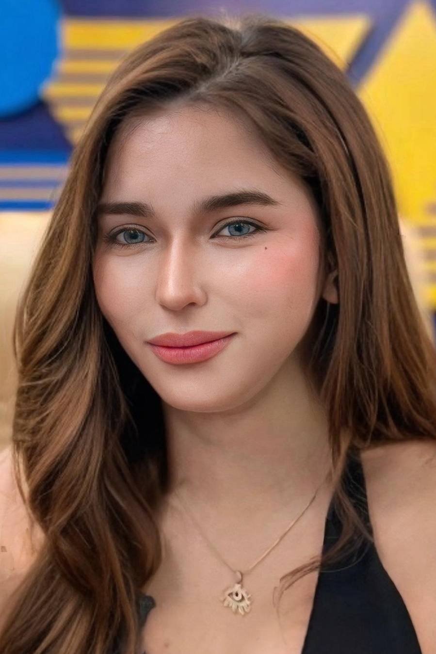 Фото  (Roxanne De Vera)