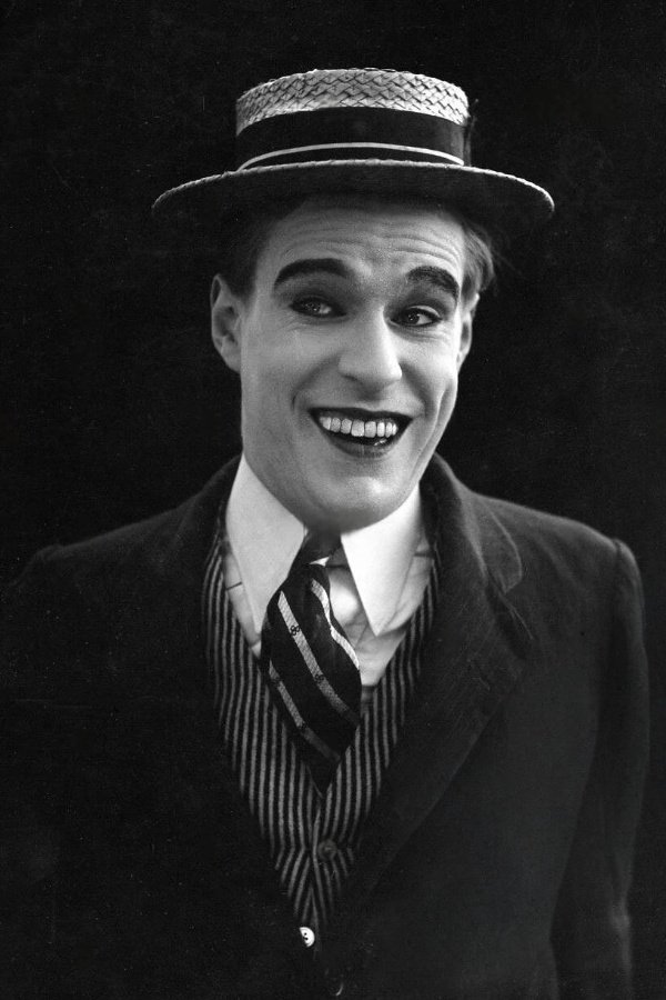 Фото  (Walter Forde)