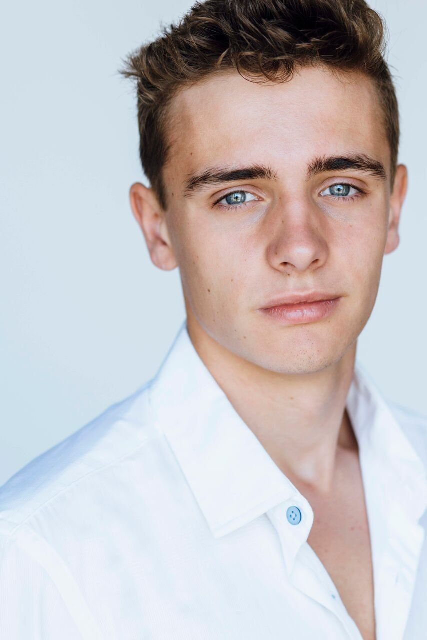 Фото  (Charlie Wright)