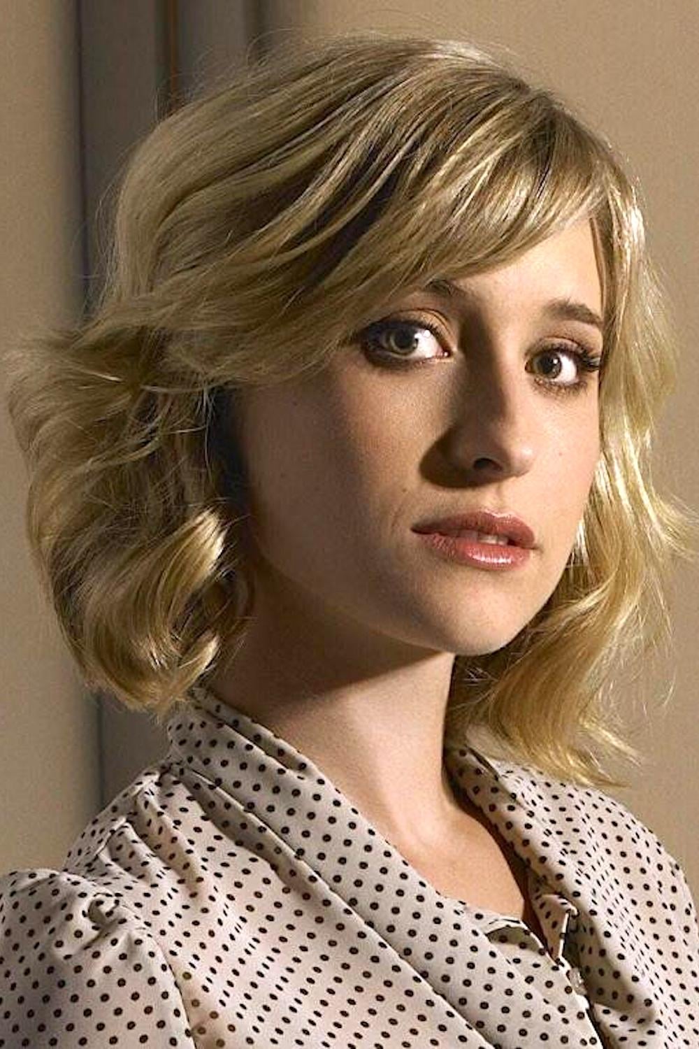 Фото Еллісон Мак (Allison Mack)