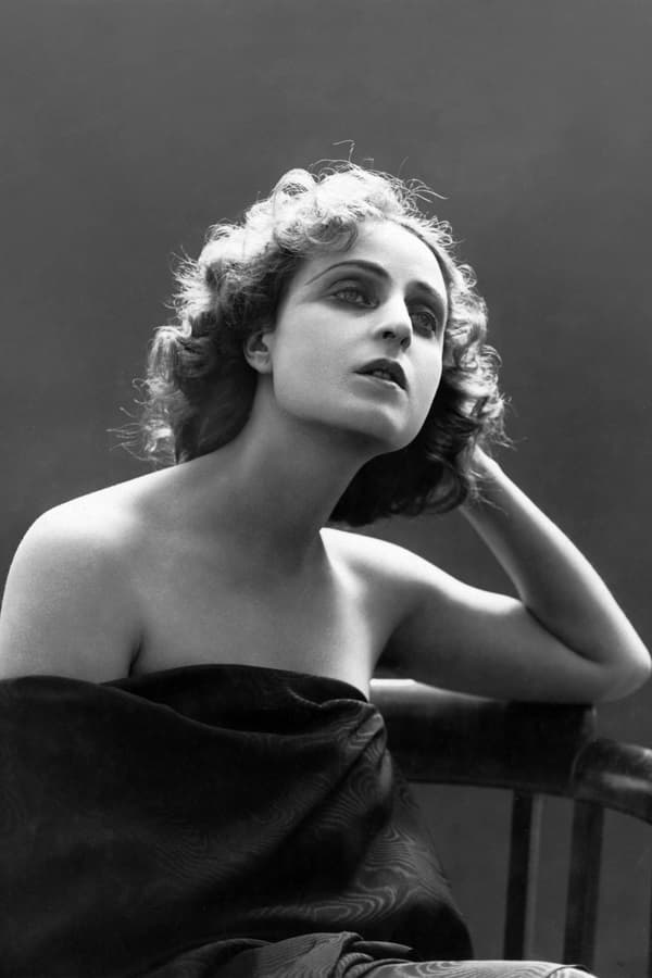 Фото  (Pina Menichelli)