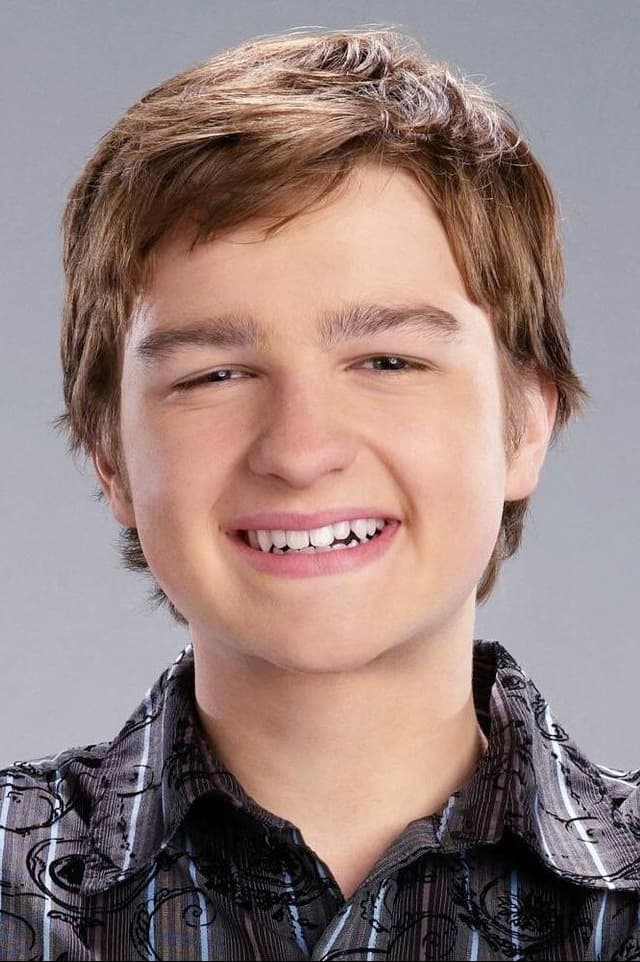 Фото Ангус Т. Джонс (Angus T. Jones)