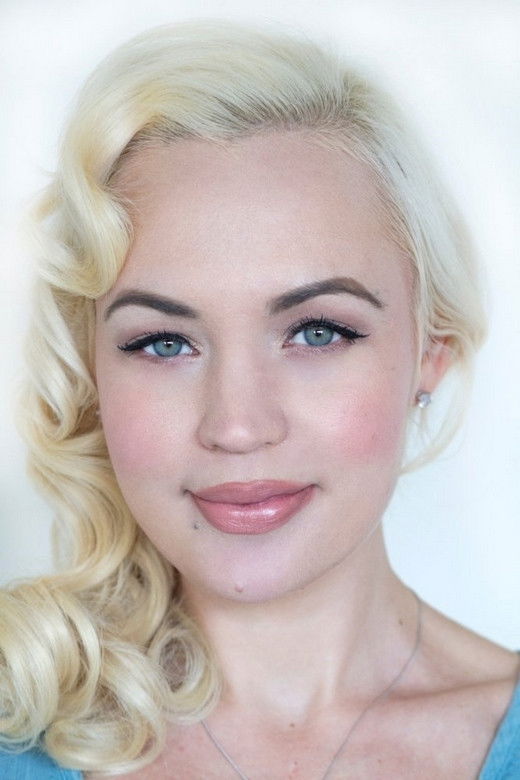 Фото  (Emily Elicia Low)