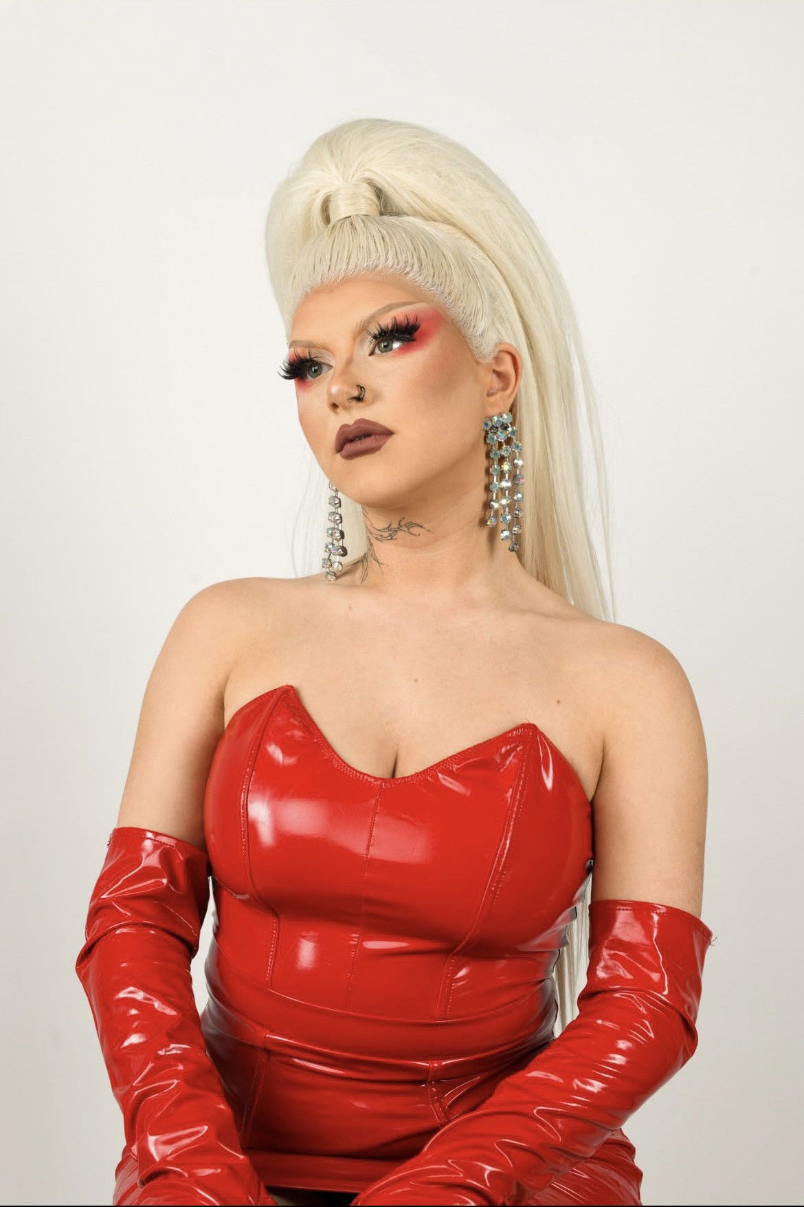 Фото  (Kiki with the Devil)