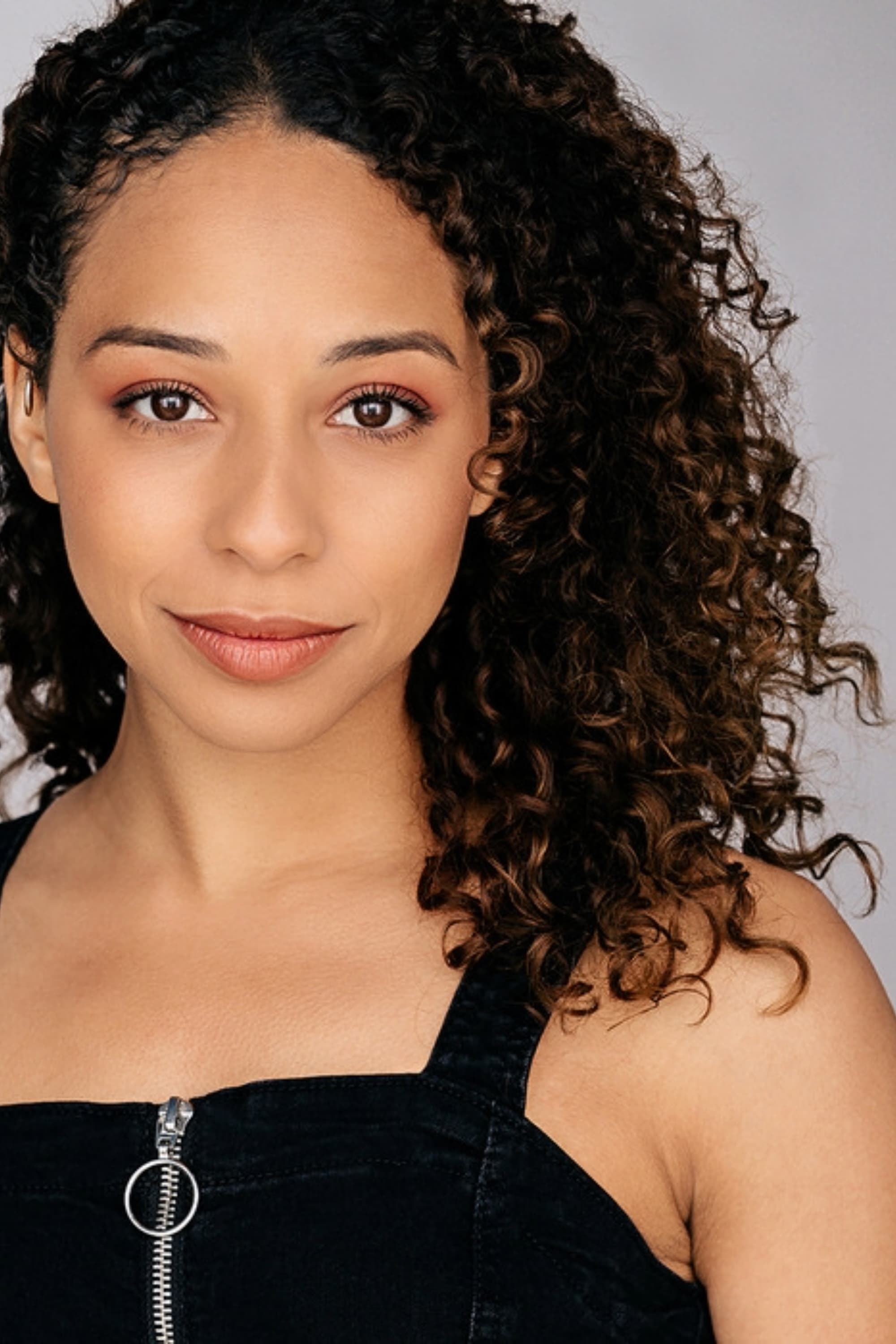 Фото  (Angela Morgan)