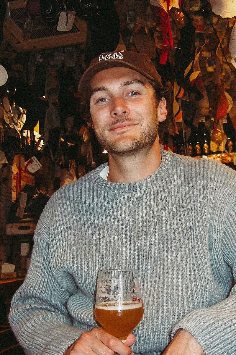 Фото  (Jesse Burgess)