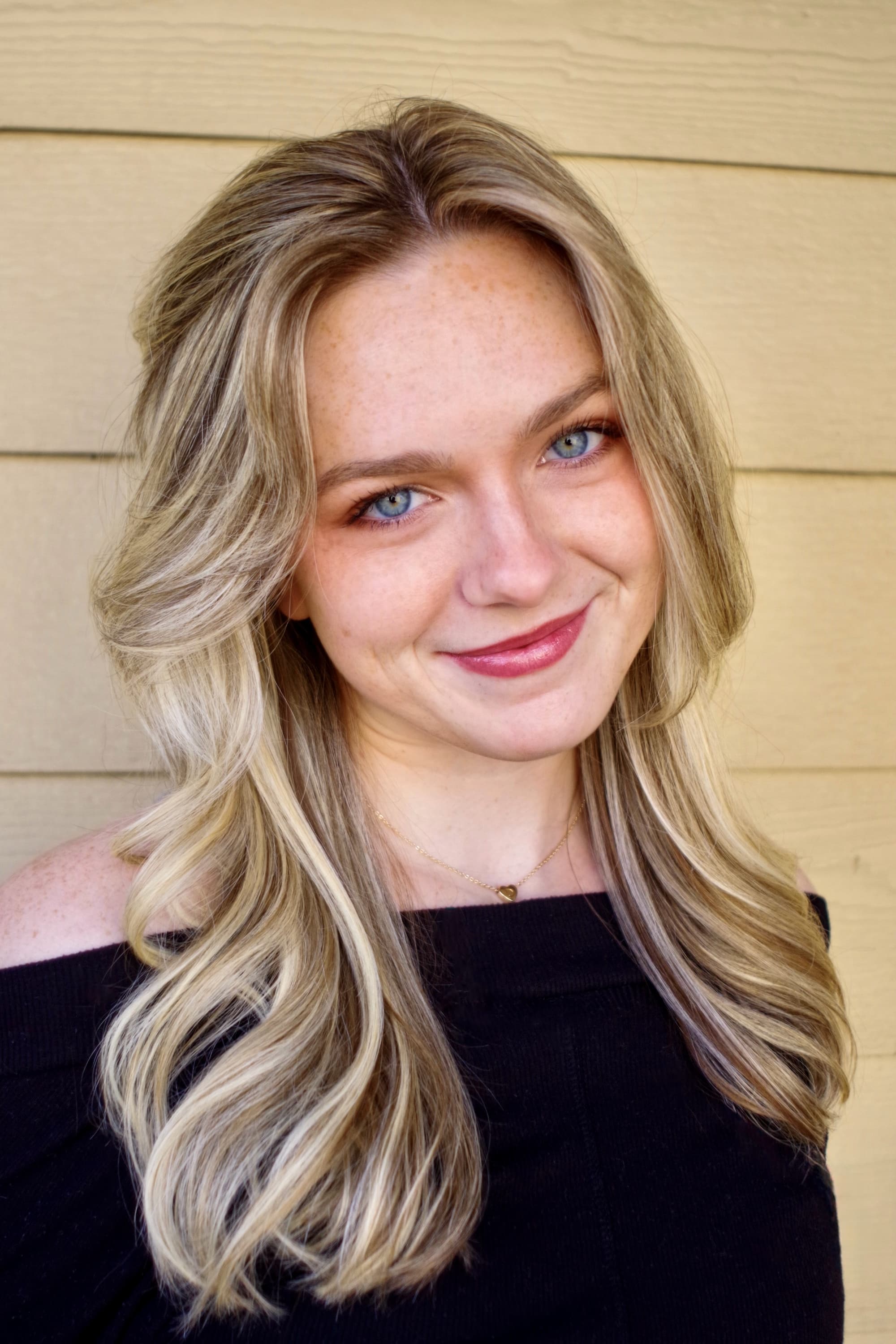 Фото Мері-Клер Боун (Mary-Clare Bone)