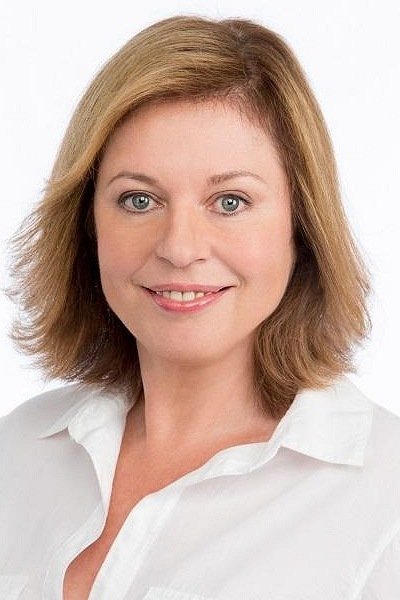 Фото  (Gina Riley)